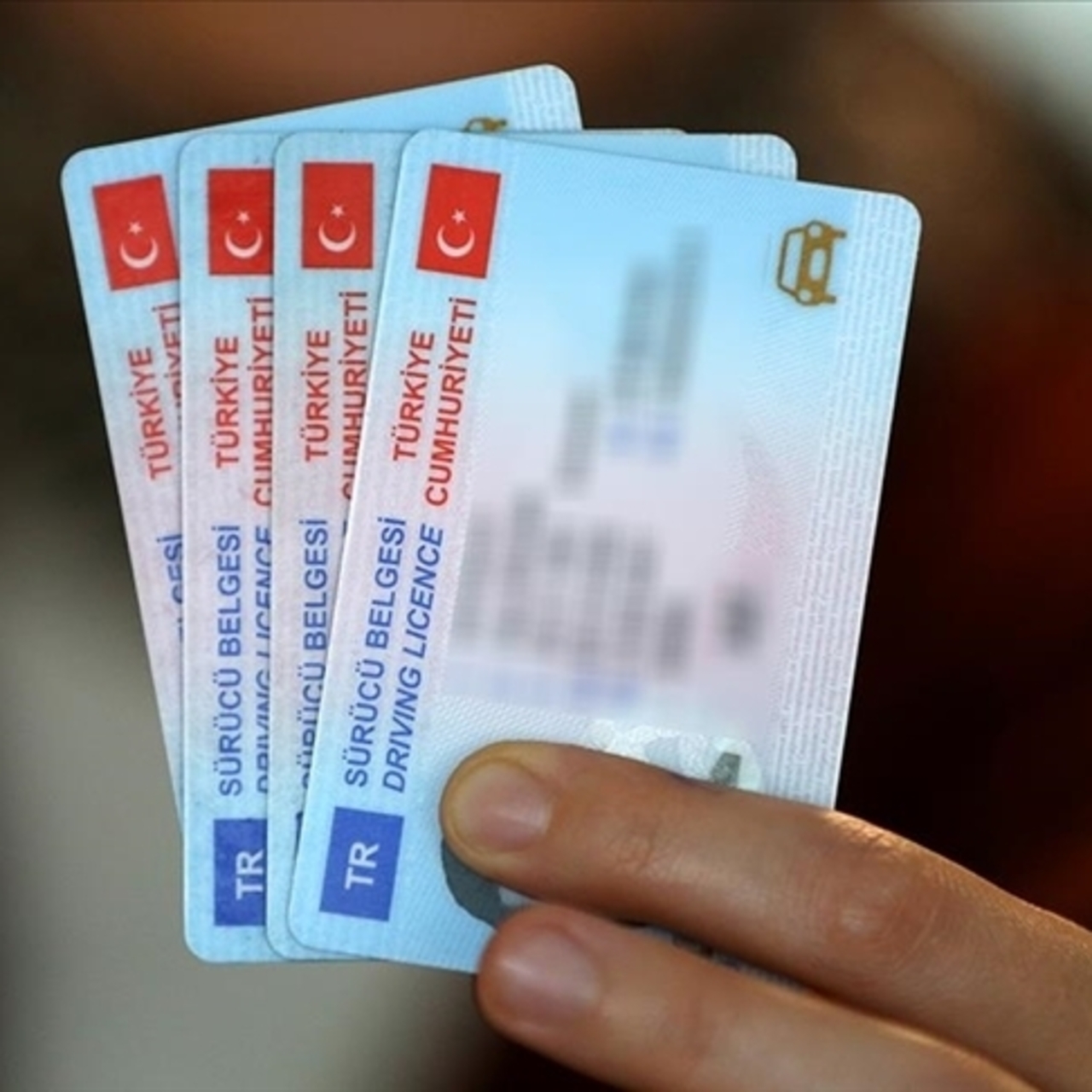 Bugün Eski Tip Ehliyetler Geçerliliğini Yitiriyor! 2 Milyondan Fazla Kişinin Ehliyeti Geçersiz Sayılabilir, Peki Senin Ehliyetin de Mi?