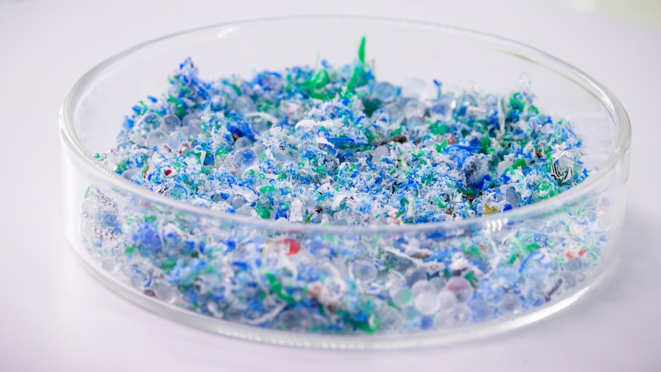 Her gün on binlerce mikroplastik parçacığı soluyoruz