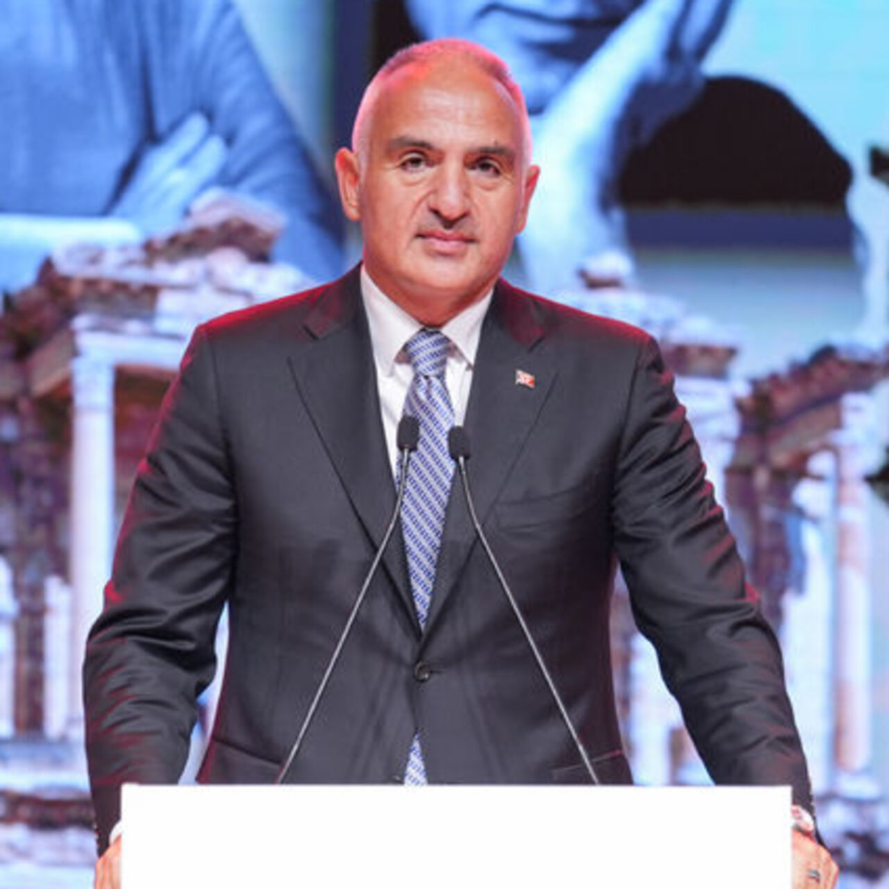 Bakan Ersoy açıkladı: Turizm gelirinde rekor