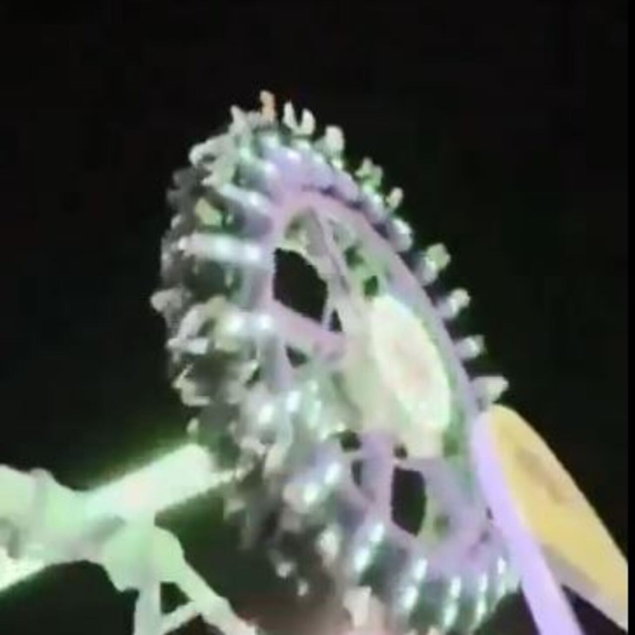 Lunaparktaki eğlence aracı yere böyle çakıldı!