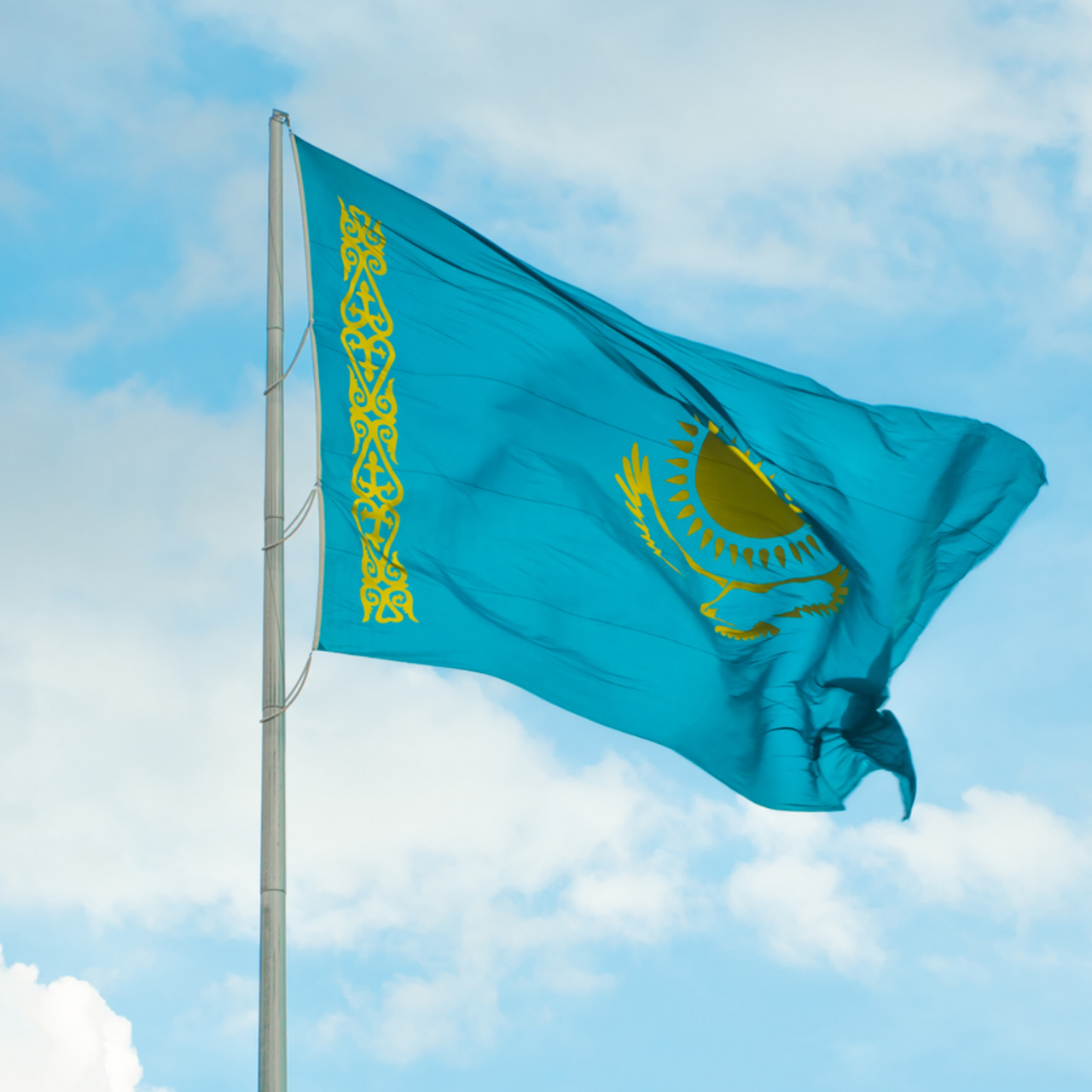 Kazakistan bayrağı nedir?
