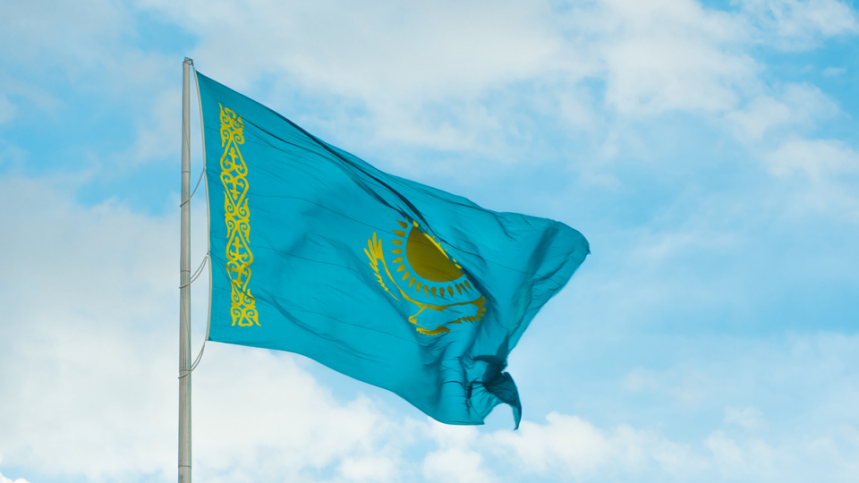 Kazakistan bayrağı nedir?
