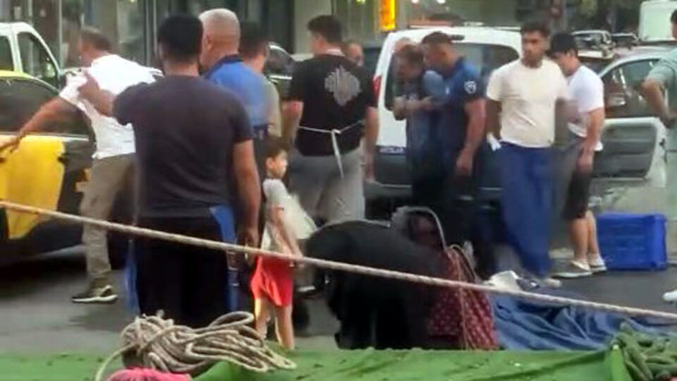 Pazarda başına direk düştü