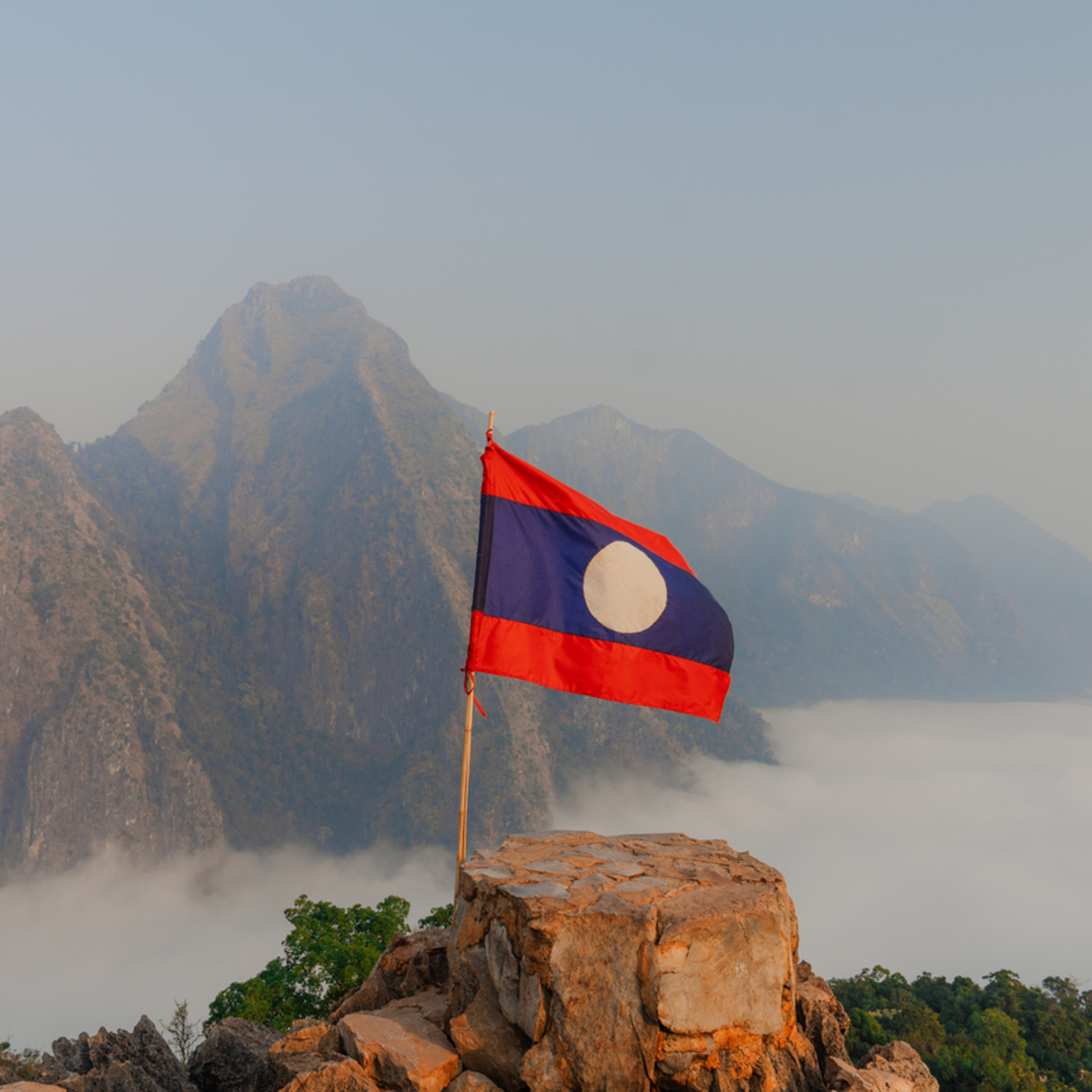 Laos bayrağı nedir? 