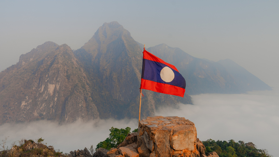 Laos bayrağı nedir?