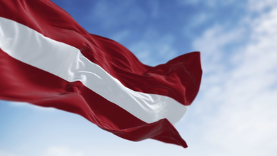 Letonya bayrağı nedir?