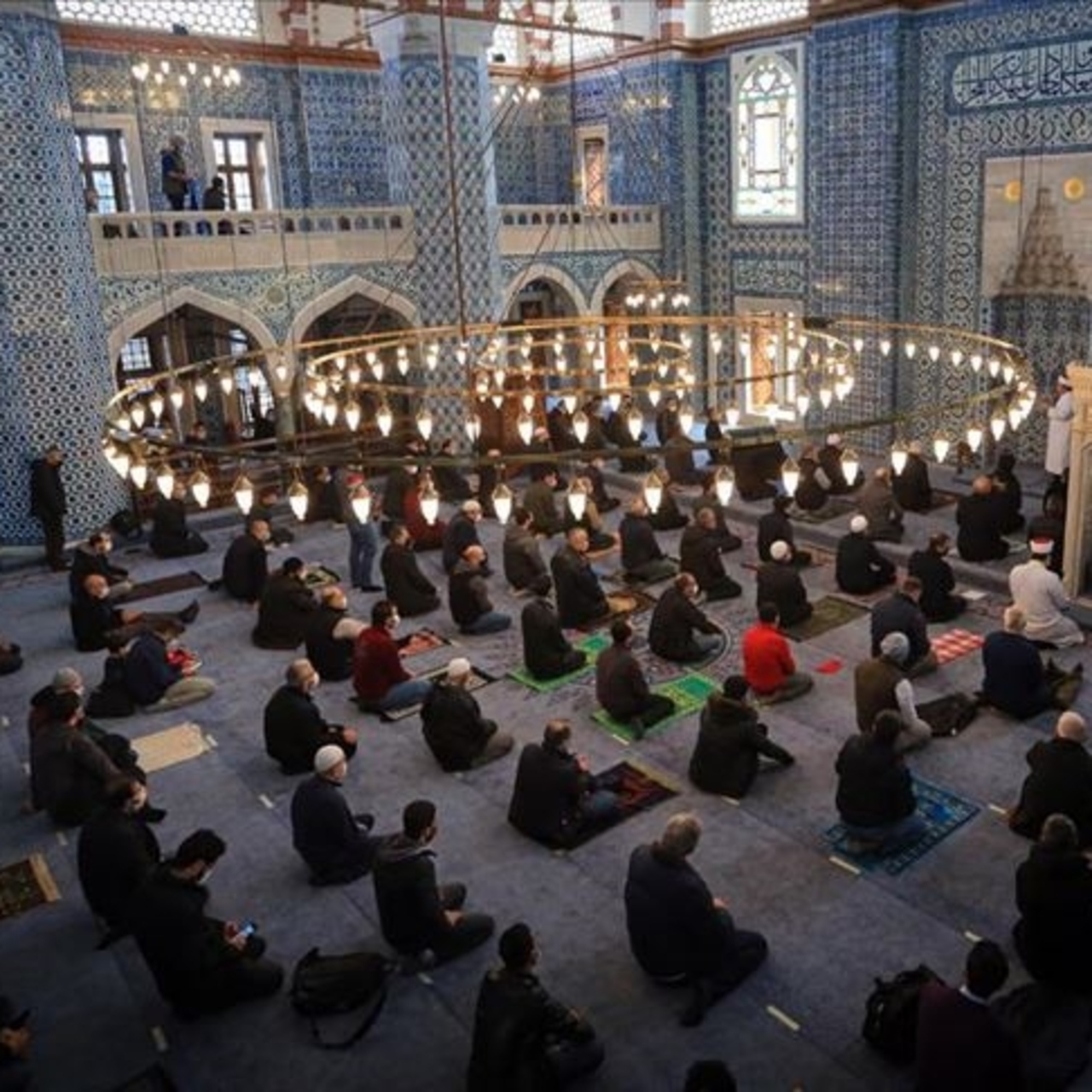 Diyanet ile  Cuma namazı kılınışı