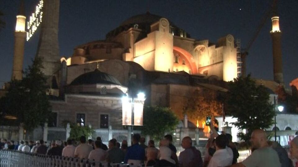 Yangınlar, kuraklık ve şehitler için dua