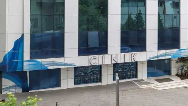 Saç ektirmek için İngiltere'den Türkiye'ye geldi hayatını kaybetti