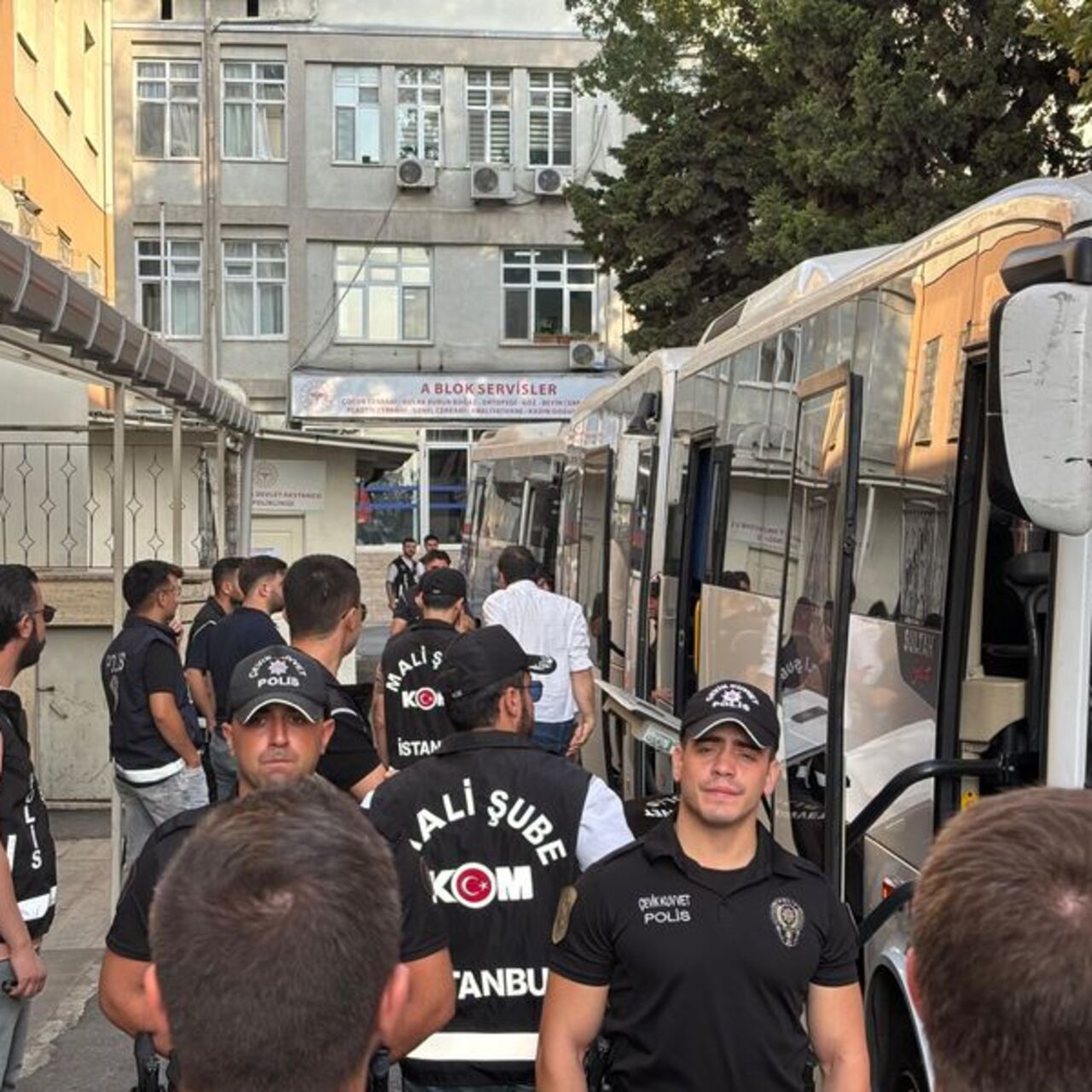 Yolsuzluk soruşturması: 25 kişi adliyede