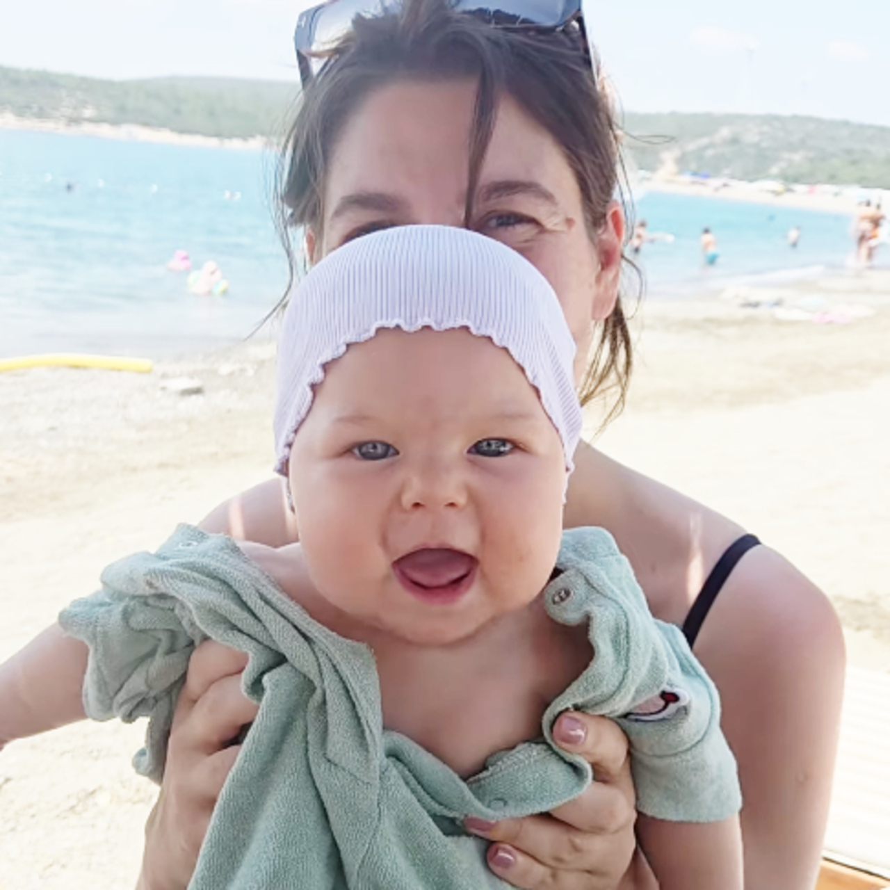 Kızını denizle tanıştırdı