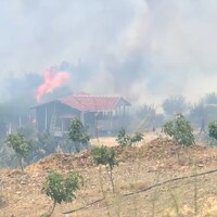 Alevler bağ evini sardı! İtfaiyenin inanılmaz mücadelesi kamerada!