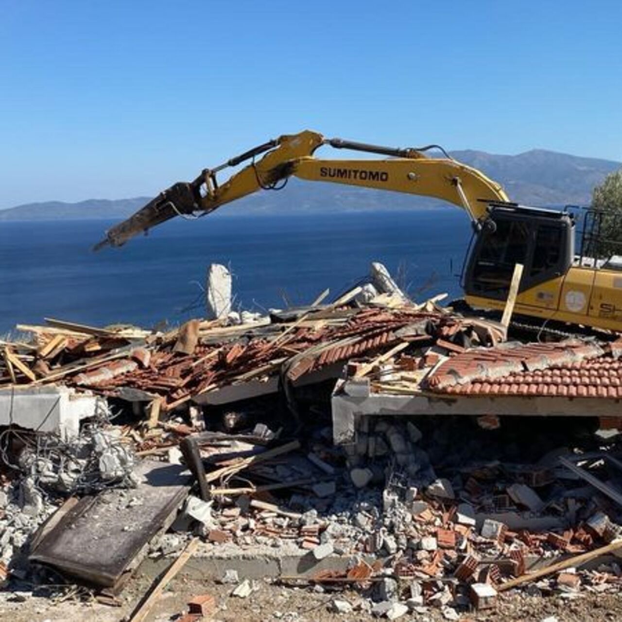 Çanakkale'de kaçak yapılar yıkıldı