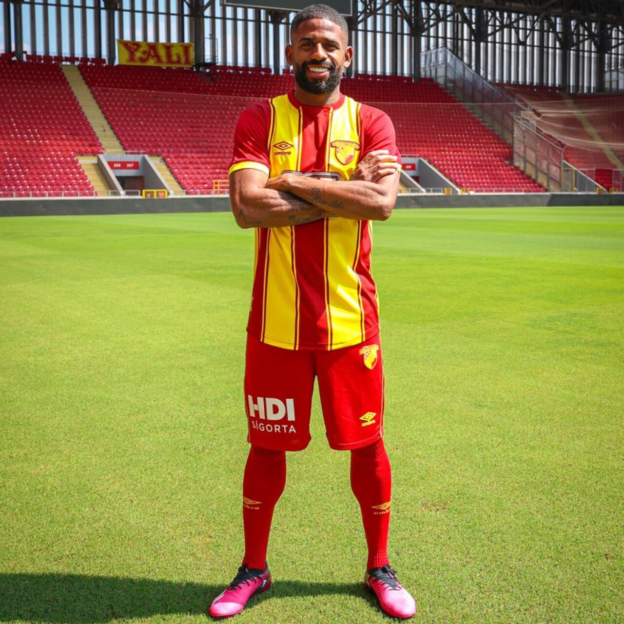 Sambacı sağ bek Göztepe'de!