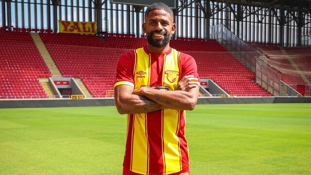 Sambacı sağ bek Göztepe'de!