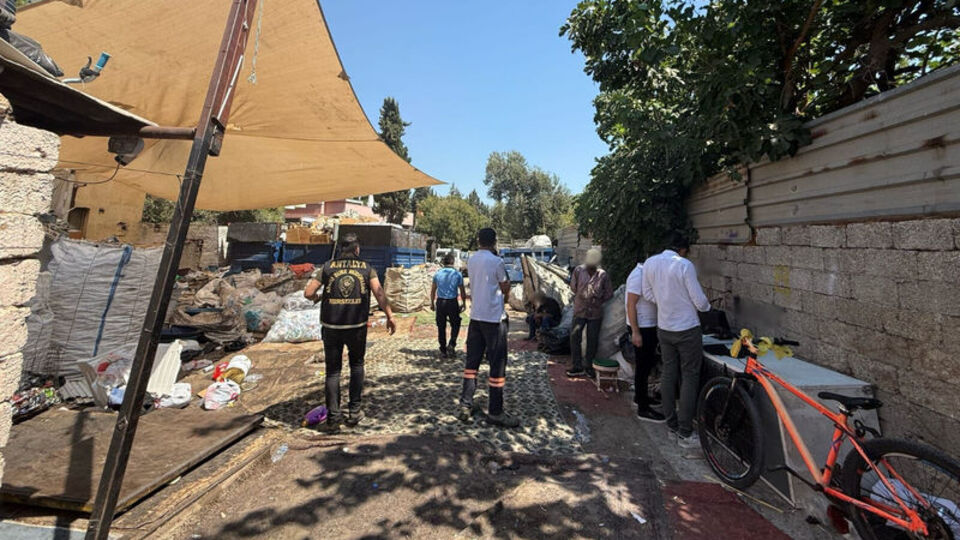 Antalya'da 8 iş yeri mühürlendi