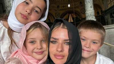 Çocuklarıyla İstanbul turu yaptı