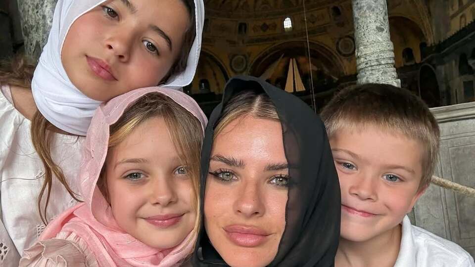 Çocuklarıyla İstanbul turu yaptı