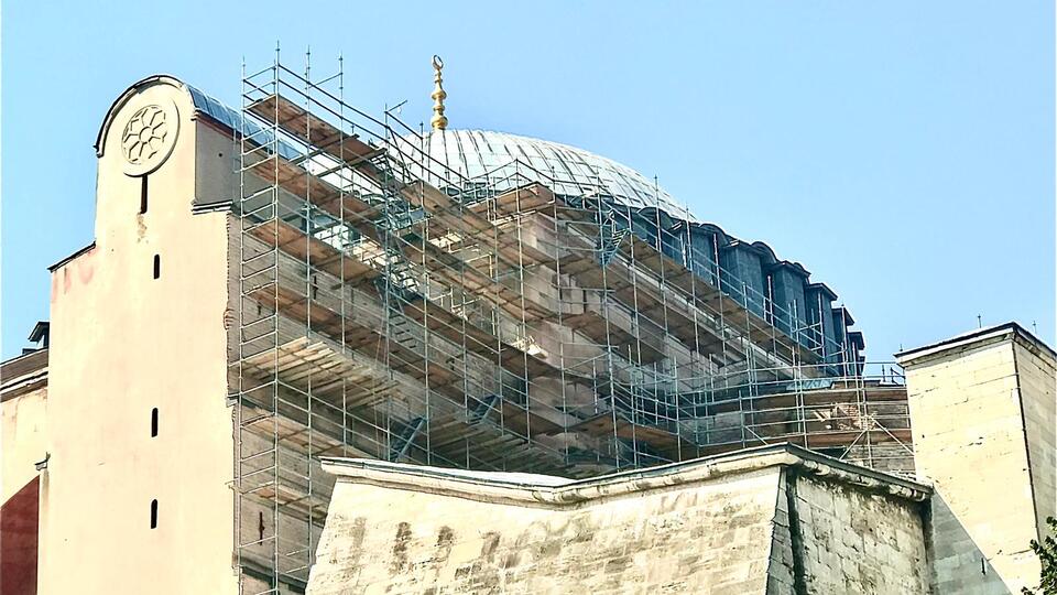 Tarihe çimento bulaştı mı? 