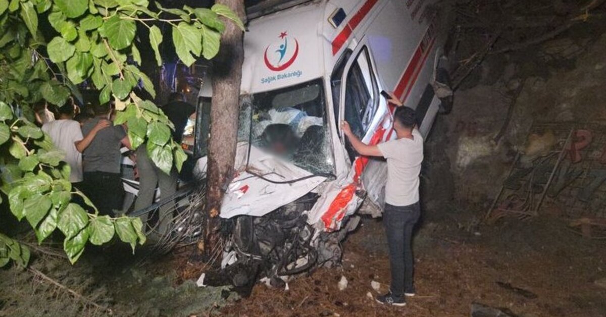 Bursa’da Ambulance Ile Kamyonet çarpuşti: 1 ÖLÜ, 4 Yaraları
