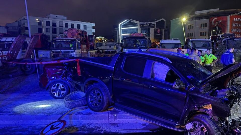 Trafik kazasında 2 kız kardeş hayatını kaybetti