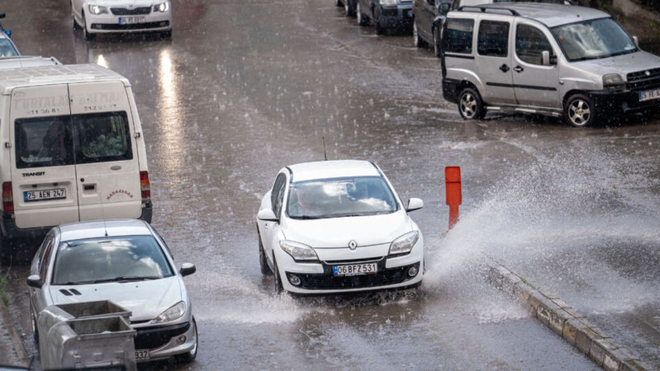 Kuvvetli rüzgar ve sağanak yağmur uyarıları