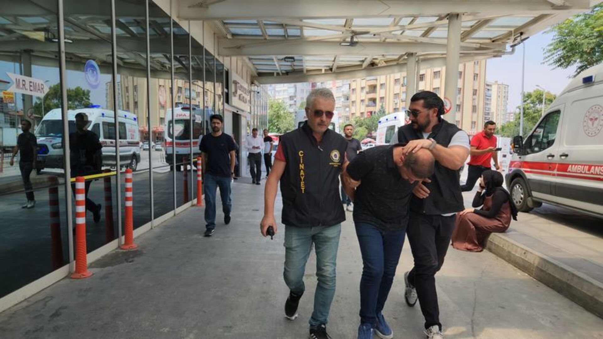 Konya'da Trajik Olay: Bekçilerin Uyarısına Kulak Asmayan Kişi Pompalıyla Ateş Açtı, Temizlik İşçisi Gözünü Kaybetti!