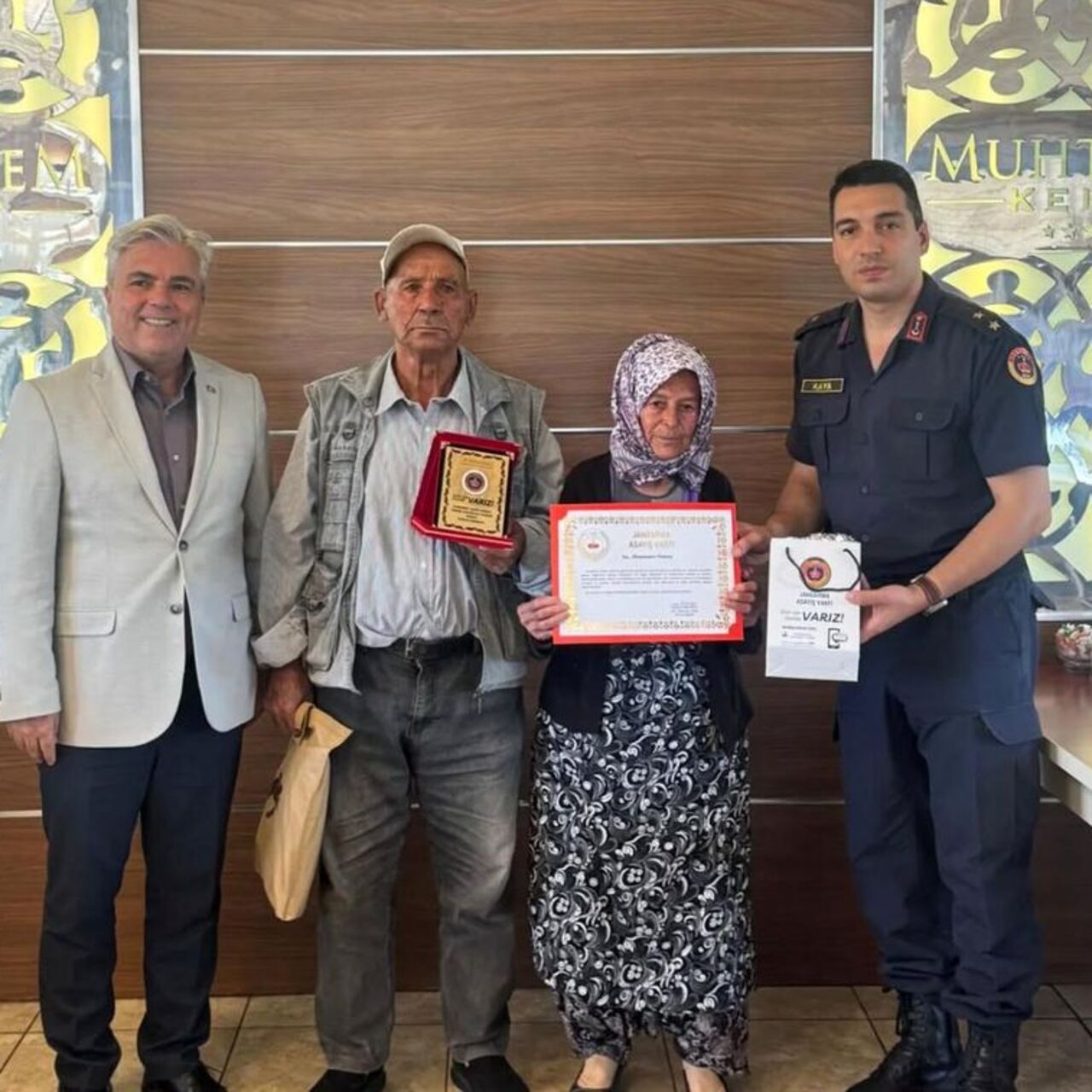 Tüm mal varlıkları olan evi bağışladılar