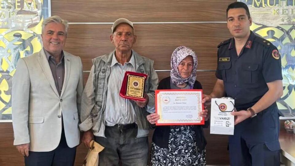 Tüm mal varlıkları olan evi bağışladılar