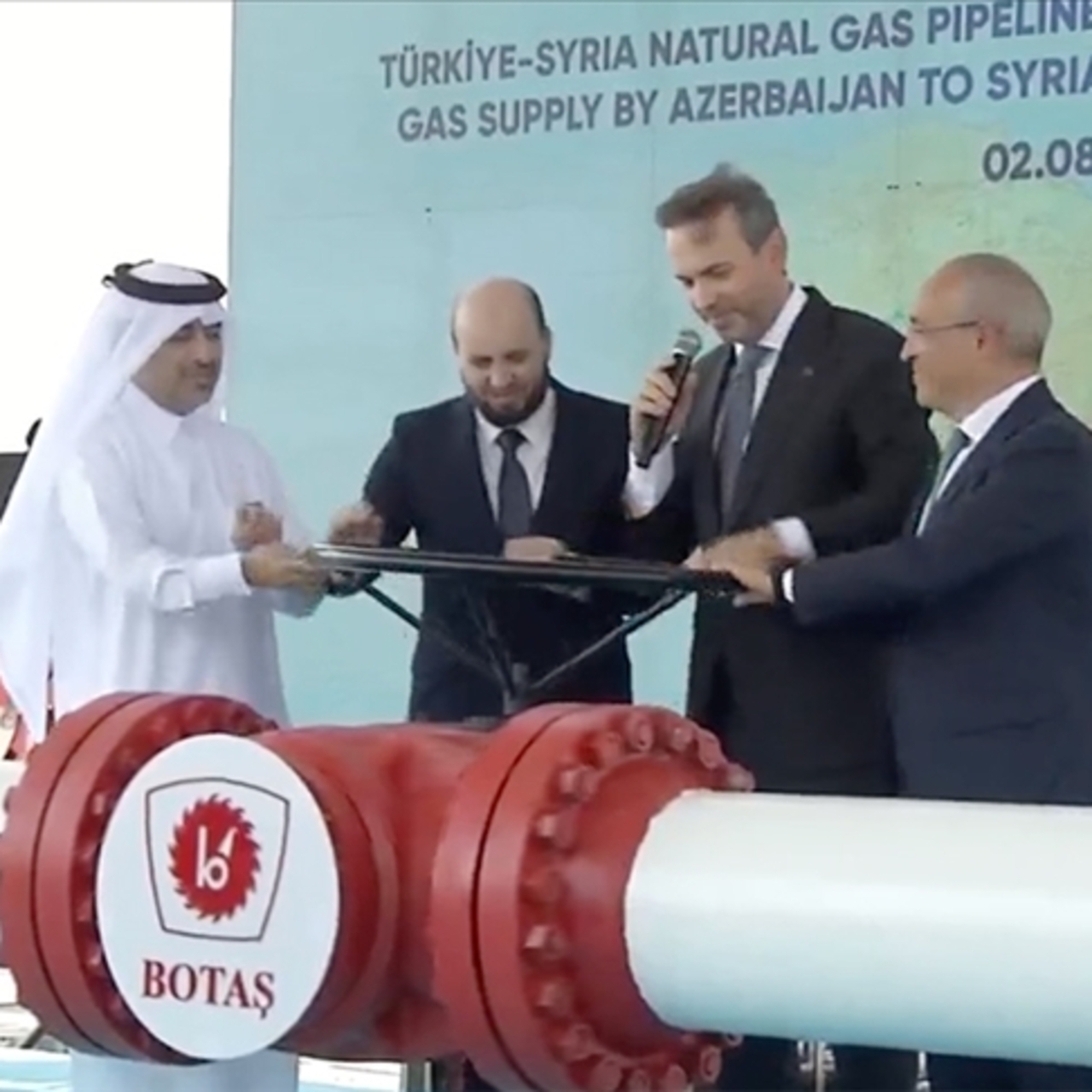 Türkiye'den Suriye'ye ilk doğal gaz akışı başladı