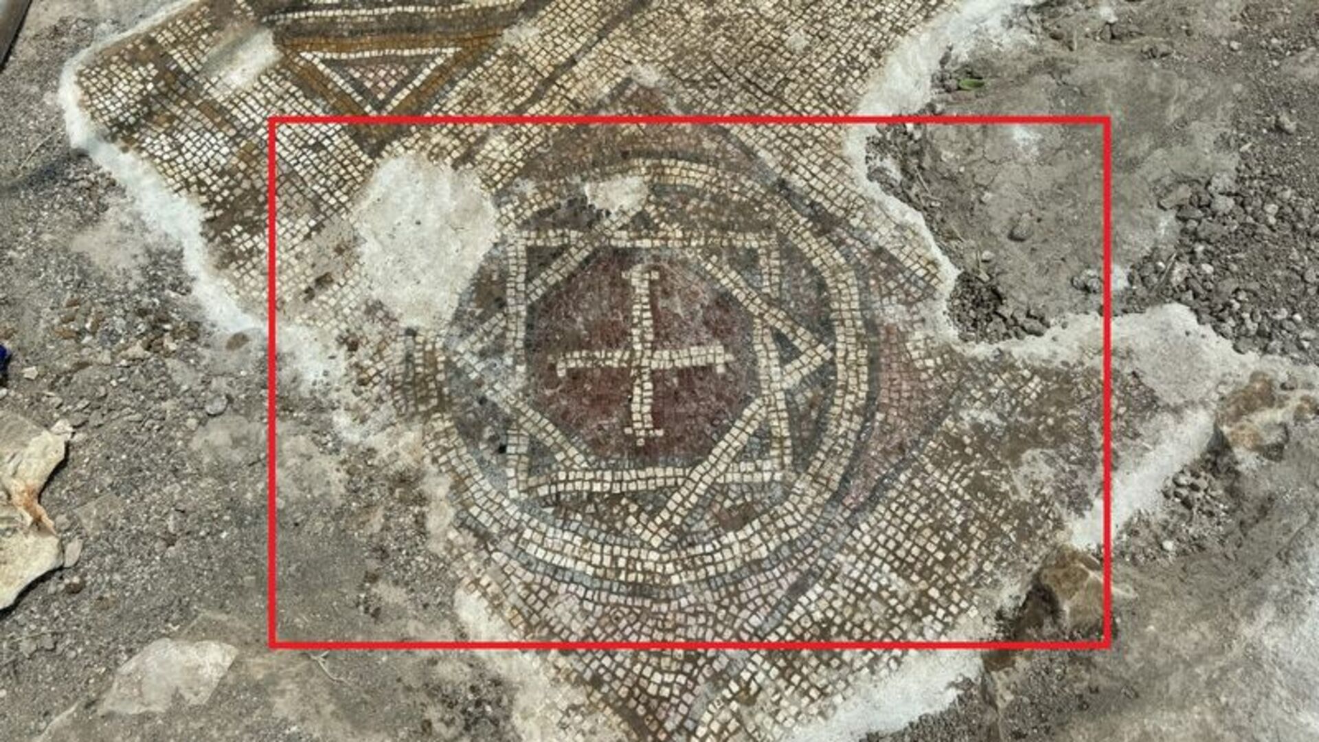 Diyarbakır'da Tarihi Keşif: Mezar Kazısında Davut Yıldızı ve 6 Satırlık Dilekçe Bulundu!