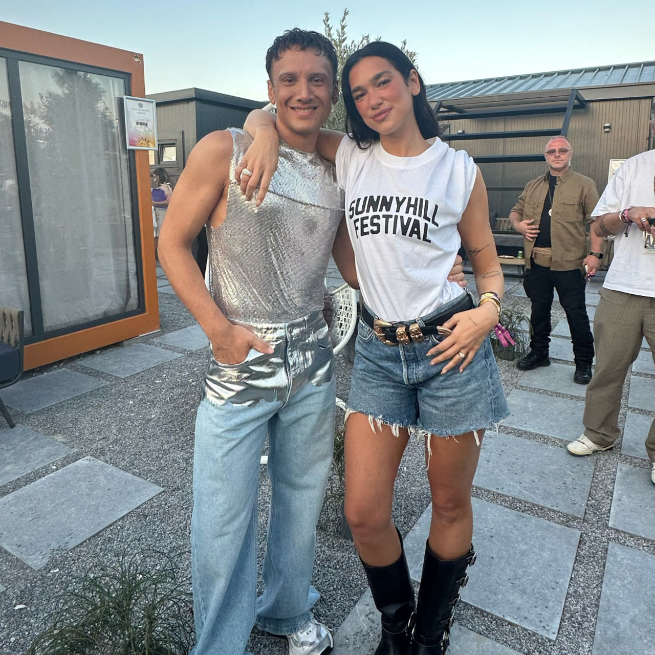 Dua Lipa'yı İstanbul'a davet etti