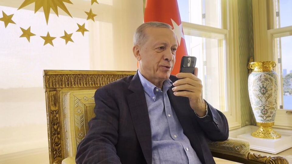 Gençler istedi, Cumhurbaşkanı Erdoğan telefonla bağlandı
