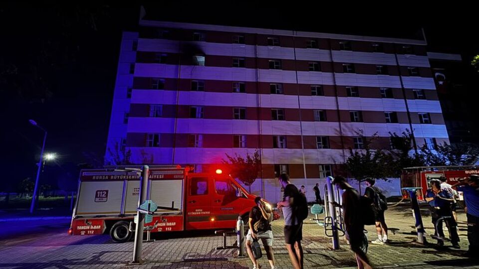 Bursa'da erkek öğrenci yurdunda yangın
