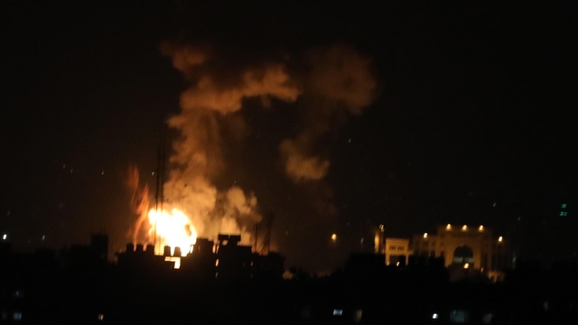 İsrail, Gazze'de Filistin Kızılayı'nı bombaladı