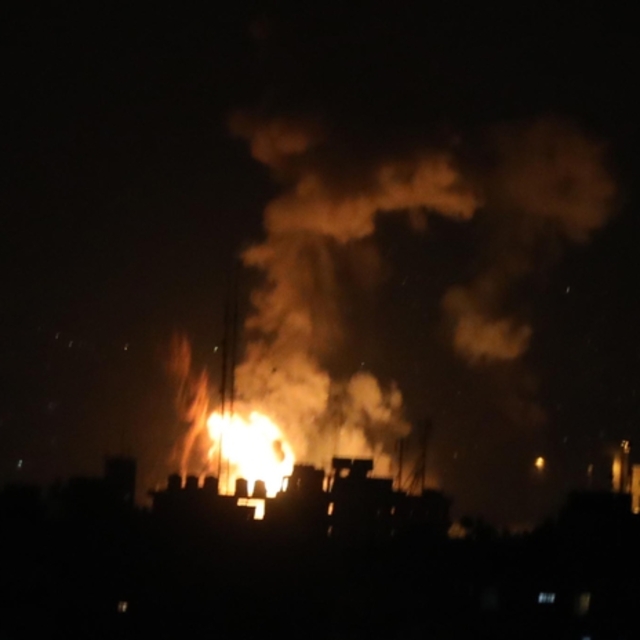 İsrail, Gazze'de Filistin Kızılayı'nı bombaladı