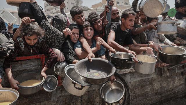 Boş tencereleriyle geldiler, İsrail askerlerinin hedefi oldular