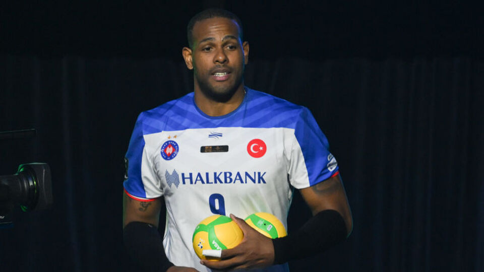 Halkbank, Leal'in sözleşmesini uzattı