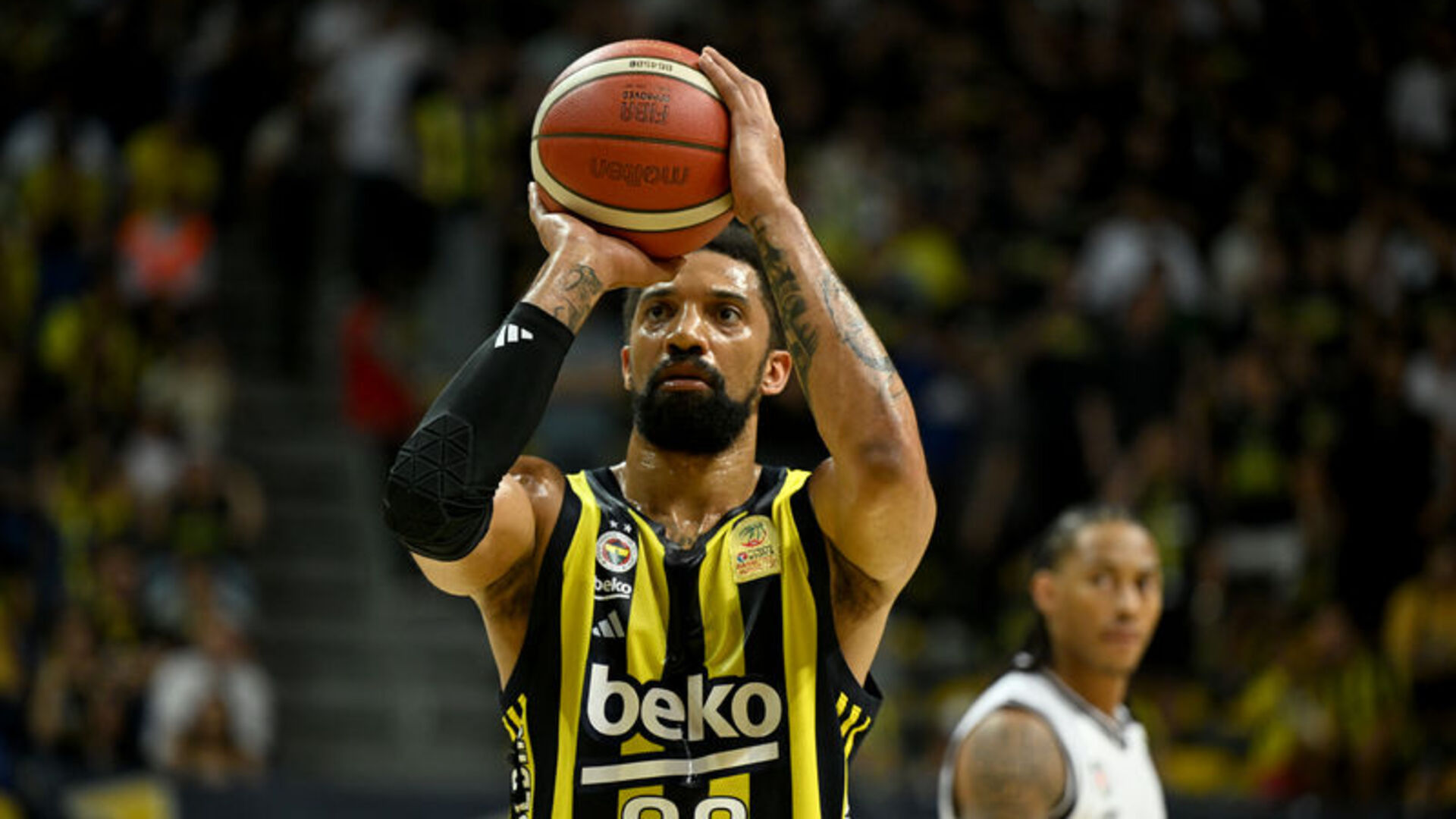 Fenerbahçe Beko, Khem Birch ile Yollarını Uzattı! Basketbolseverler Şokta