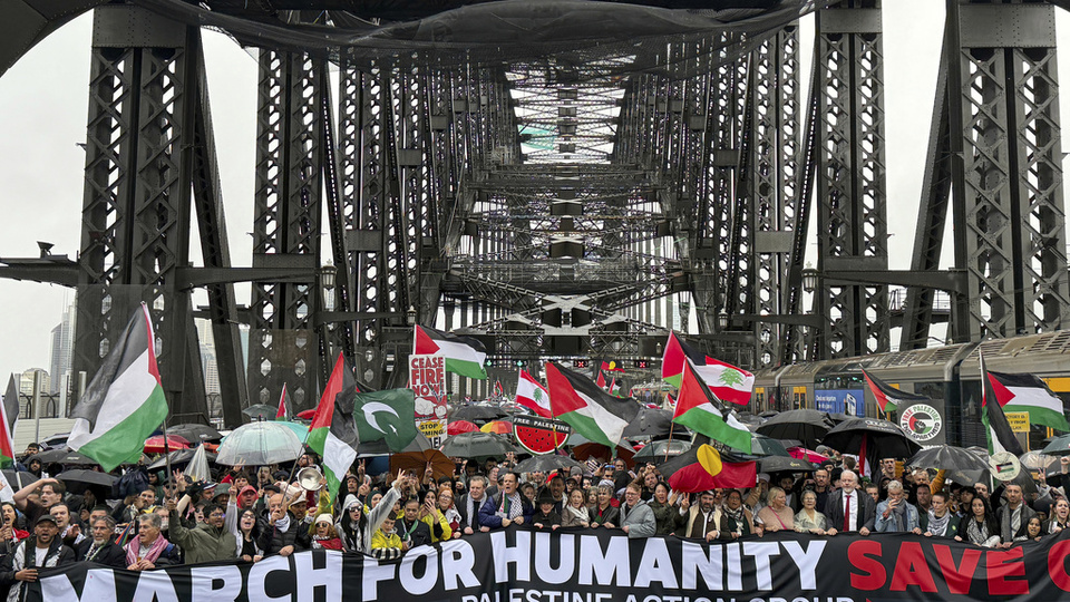 Avustralya'da binlerce kişi Filistin'e destek için yürüdü