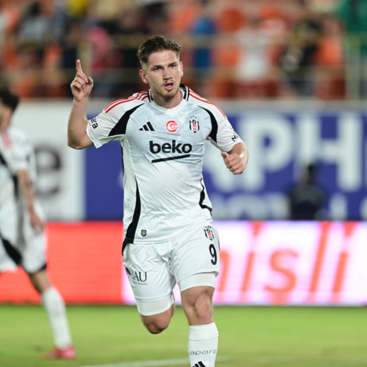Semih Kılıçsoy resmen Cagliari'de