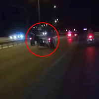 Göz göre göre ölüm! Ön tekerini kaldırınca kaza yaptı!