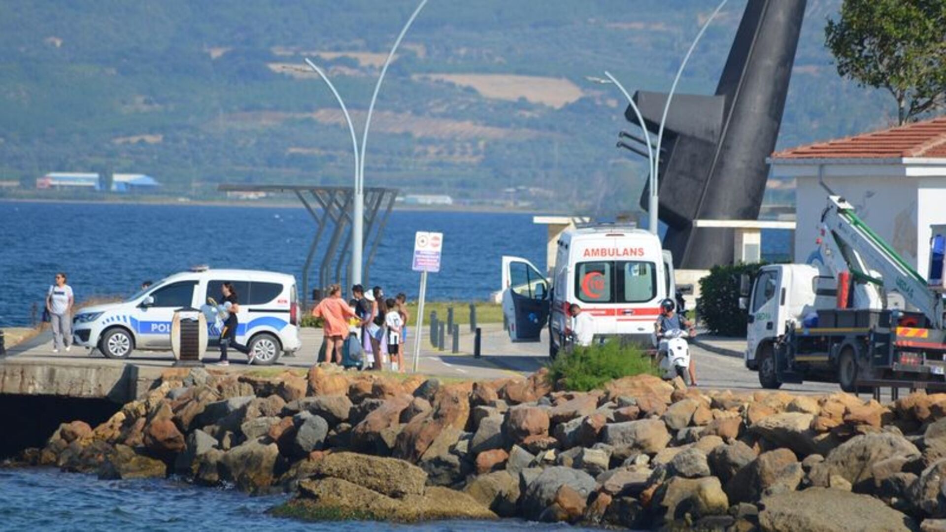 Çanakkale'de Genç Adam İskeleden Düştü, Boğulma Tehlikesi Atlattı!