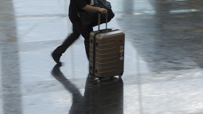 Valizinden 2 yaşında çocuk çıktı