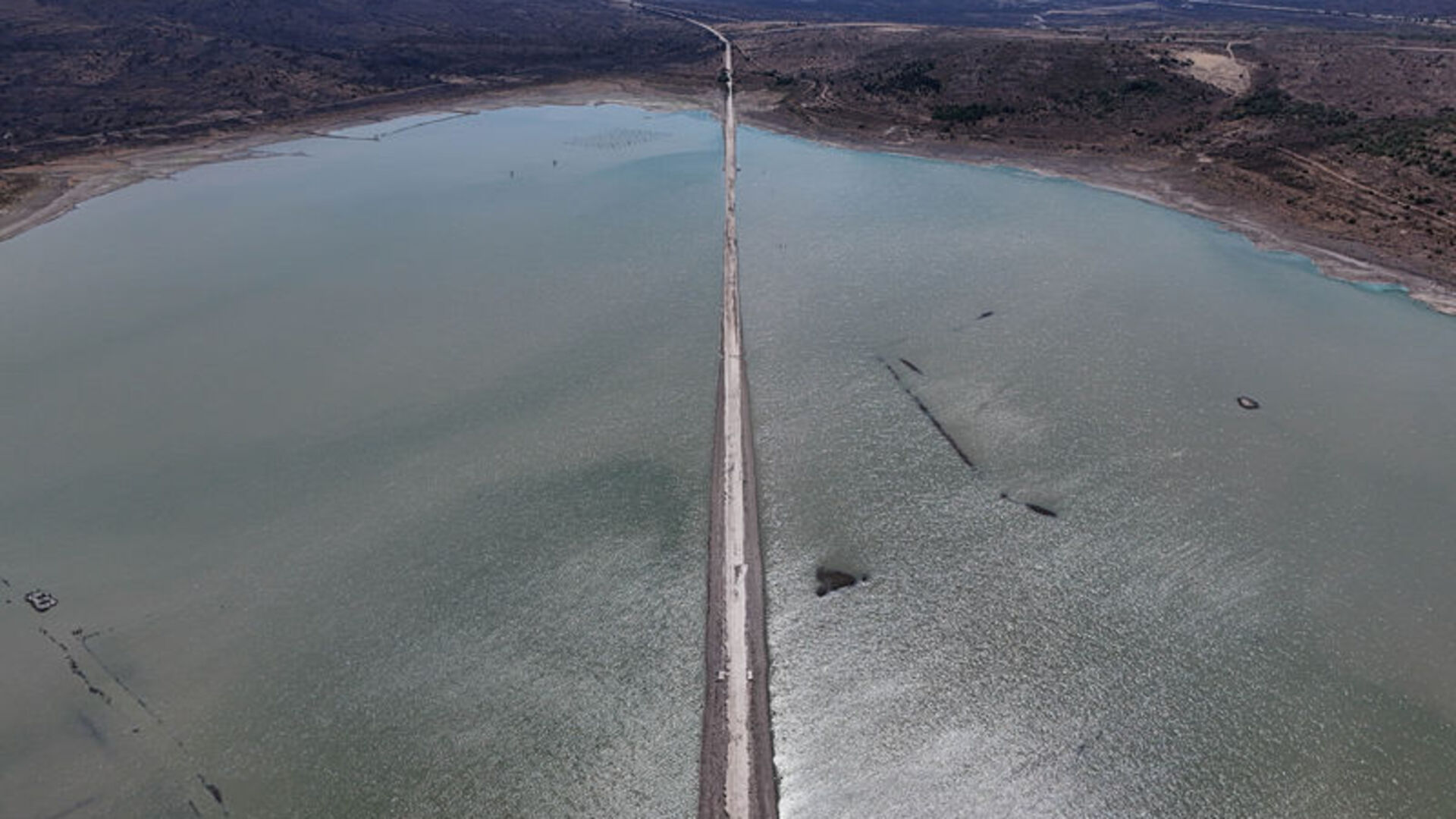 Çeşme'de Sular Çekildi: Kayıp İzmir-Çeşme Karayolu Yeniden Ortaya Çıktı!