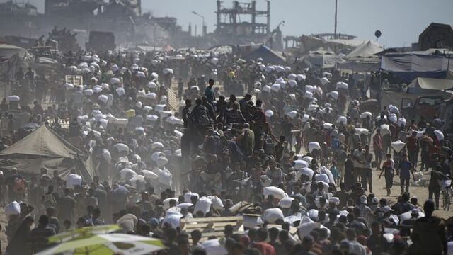 İsrail, yardım bekleyen Filistinlilere ateş açtı