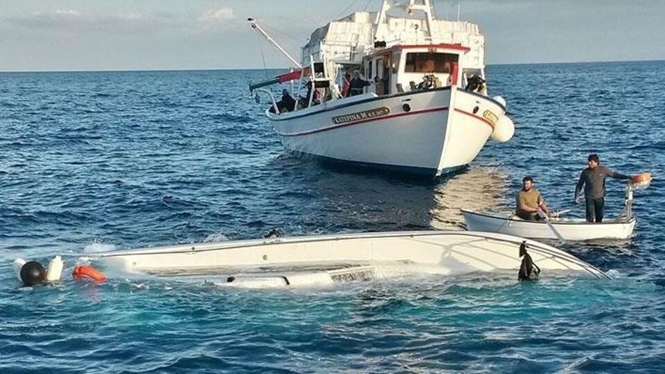 Yemen açıklarında göçmen teknesi battı: 55 ölü