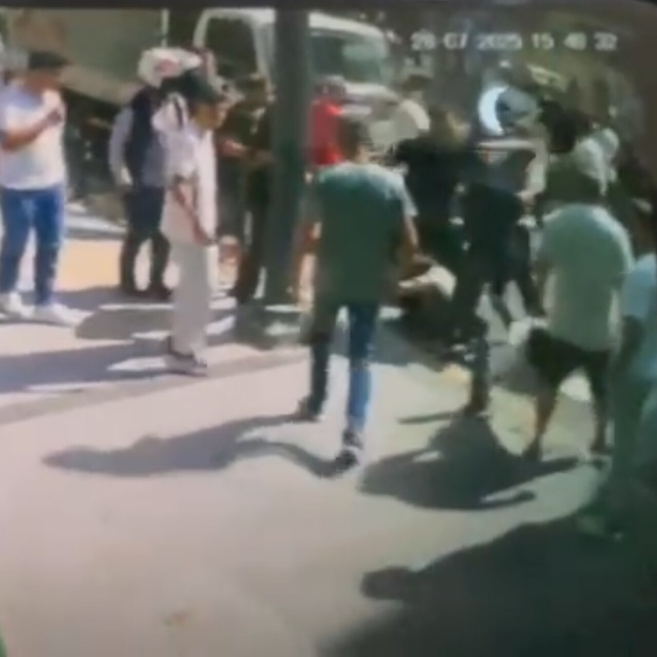 Yolu kapatan nakliyeciye meydan dayağı!