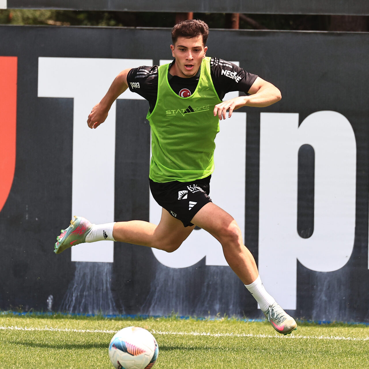 Beşiktaş'ta genç isim kiralanıyor!