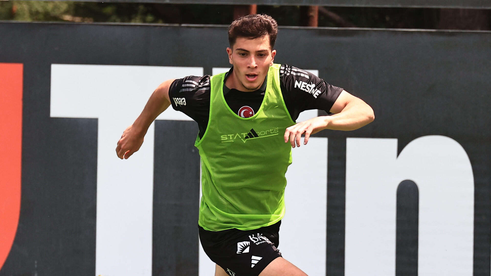 Beşiktaş'ta Genç Yetenek Transferi: Taraftarlar Heyecanla Bekliyor!